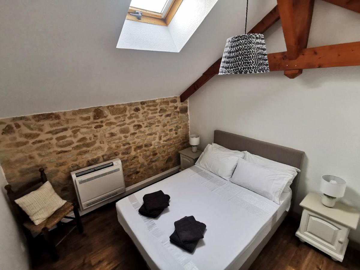 3 Self-Contained Gites With Pool And Games Room Saint-Georges-de-Noisné Exteriör bild