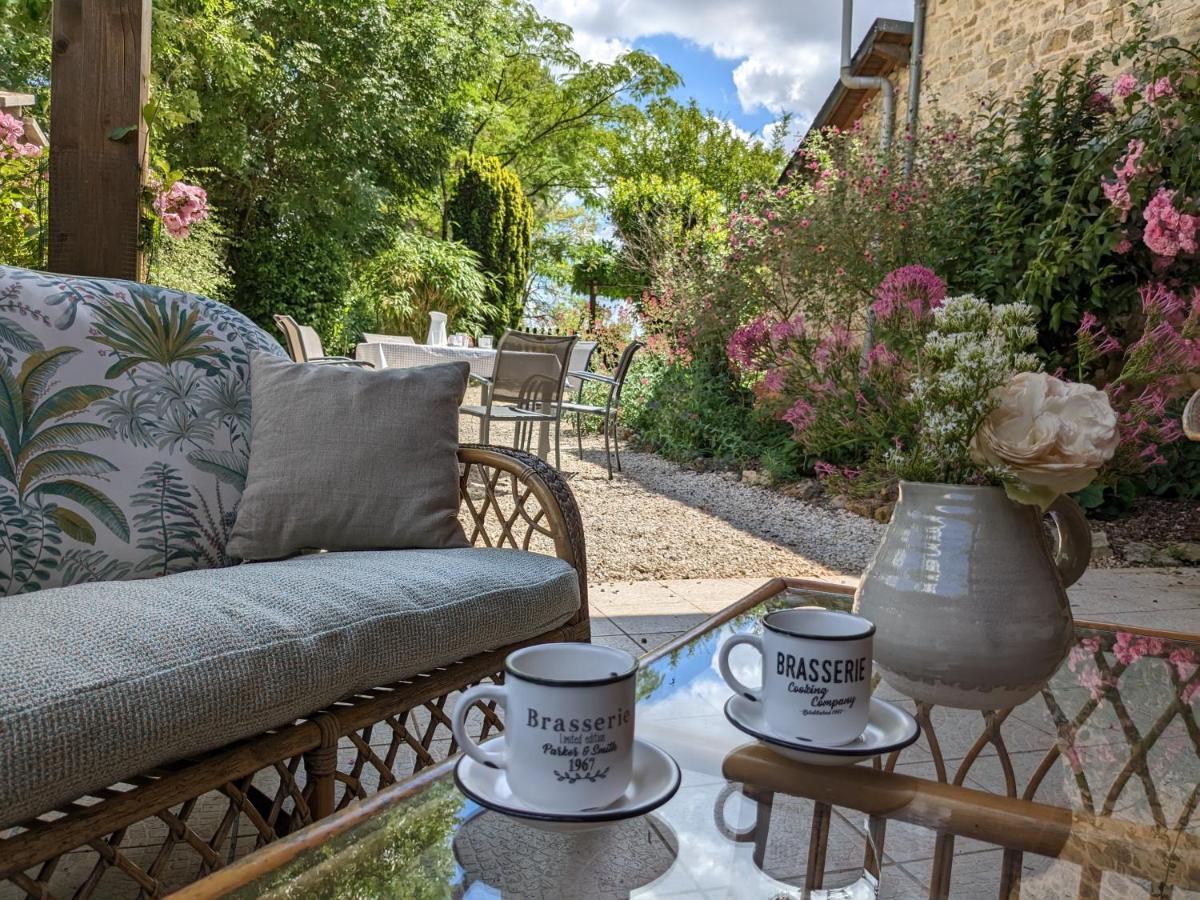 3 Self-Contained Gites With Pool And Games Room Saint-Georges-de-Noisné Exteriör bild