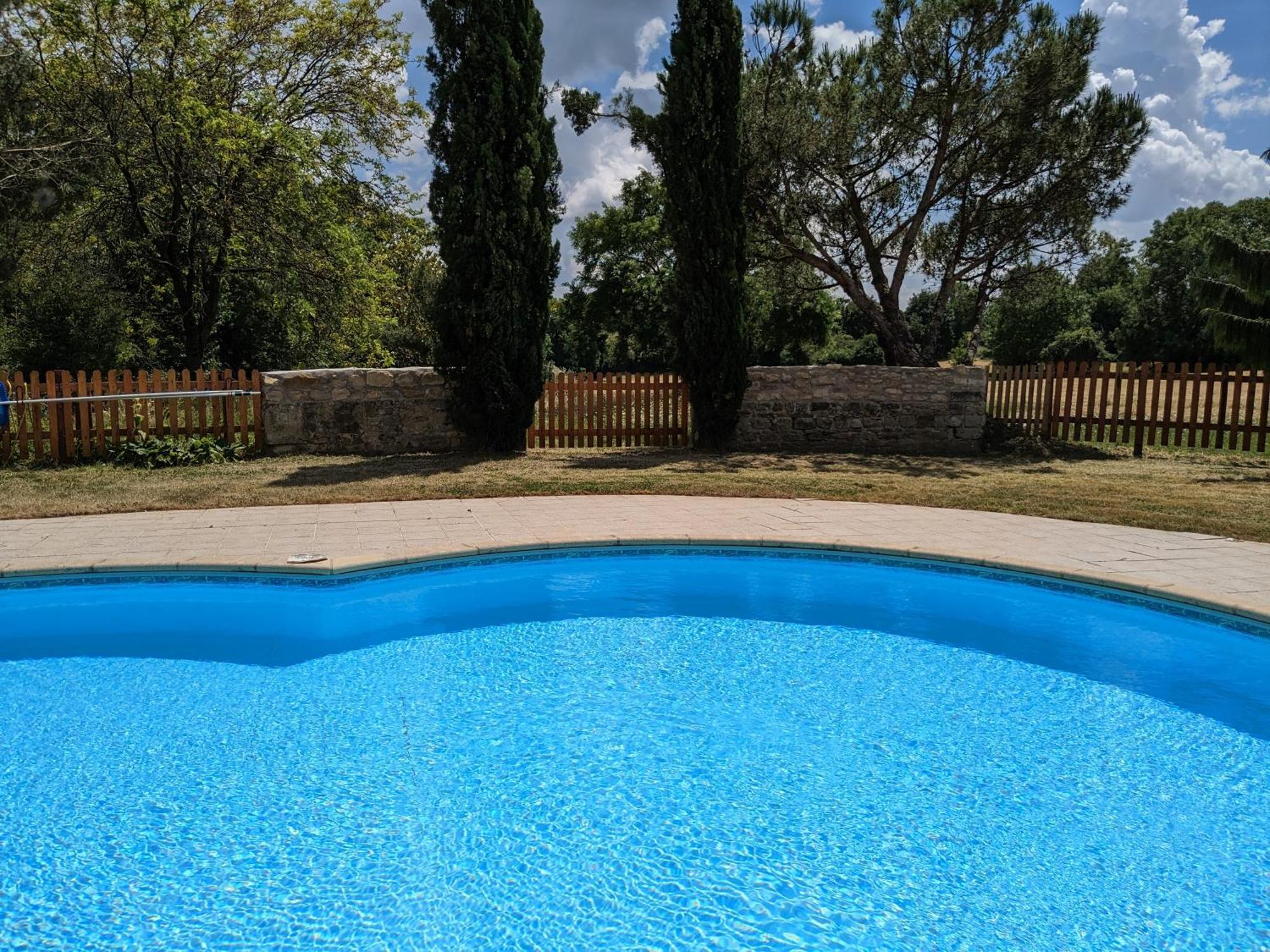 3 Self-Contained Gites With Pool And Games Room Saint-Georges-de-Noisné Exteriör bild
